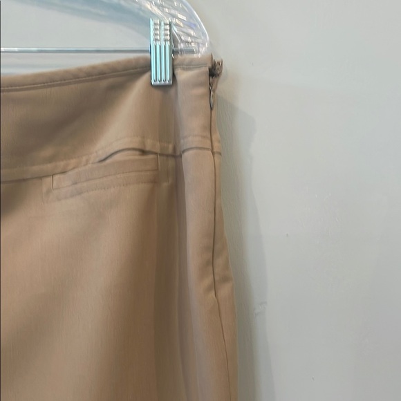 Elegant Tan Women's Suit Size 14 like new signature brand by Larry Levine - Picture 4 of 5